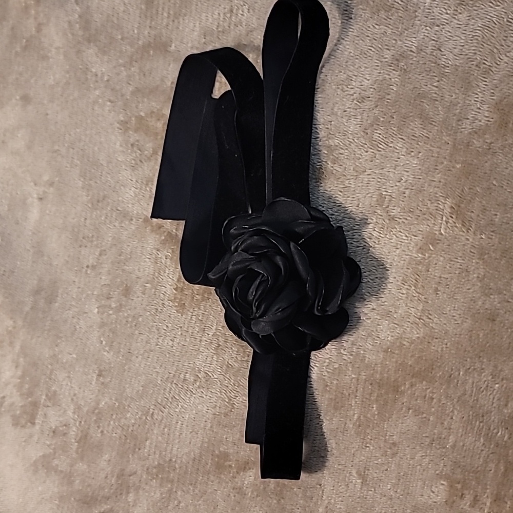 3D Rose Accessory - Picture 2 of 4